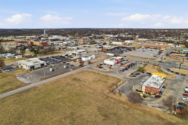 213 S Dogwood Street, Owasso, OK 74055