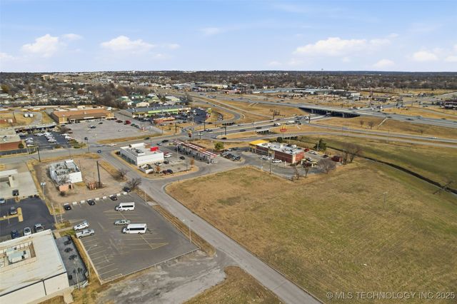 213 S Dogwood Street, Owasso, OK 74055