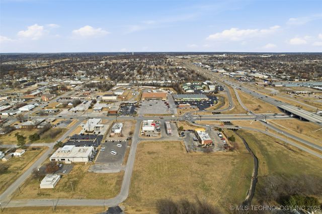 213 S Dogwood Street, Owasso, OK 74055