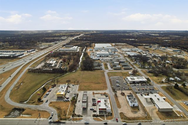 213 S Dogwood Street, Owasso, OK 74055