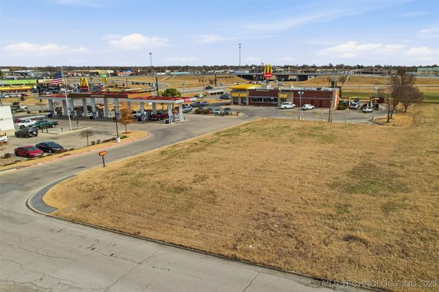 213 S Dogwood Street, Owasso, OK 74055