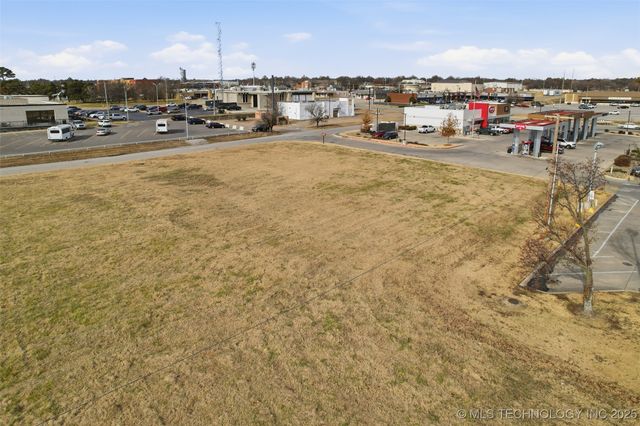 213 S Dogwood Street, Owasso, OK 74055