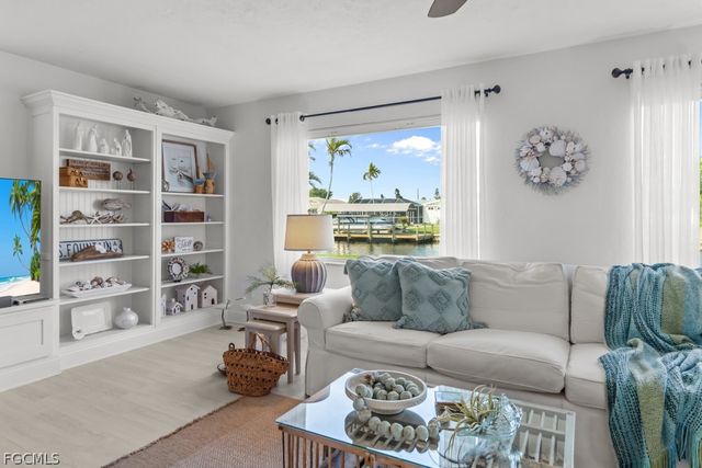 4528 SE 1st PL, Cape Coral, FL 33904