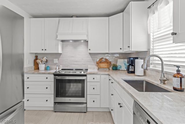 4528 SE 1st PL, Cape Coral, FL 33904