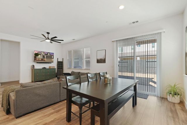 2446 Paramount Ln, Manteca, CA 95337