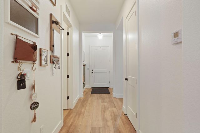 2446 Paramount Ln, Manteca, CA 95337