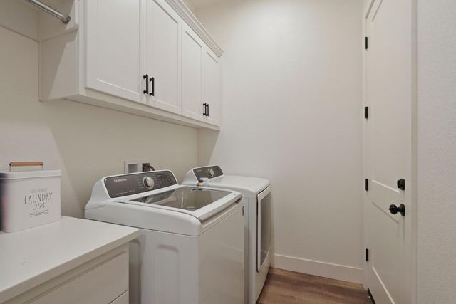 2446 Paramount Ln, Manteca, CA 95337