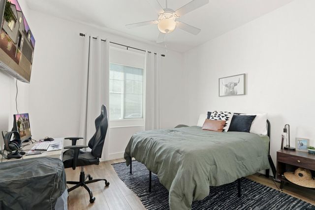 2446 Paramount Ln, Manteca, CA 95337