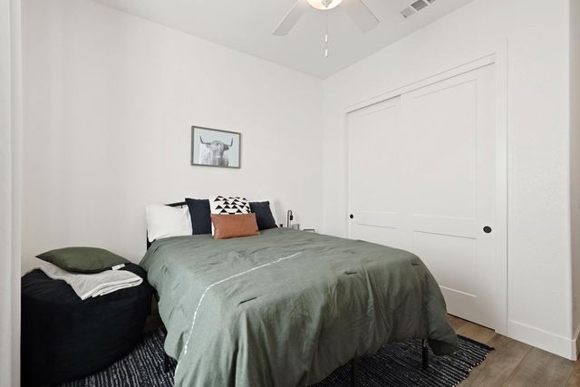 2446 Paramount Ln, Manteca, CA 95337