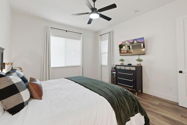 2446 Paramount Ln, Manteca, CA 95337