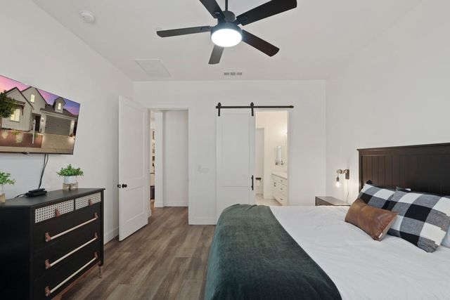 2446 Paramount Ln, Manteca, CA 95337