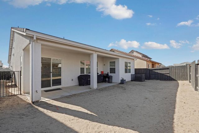 2446 Paramount Ln, Manteca, CA 95337