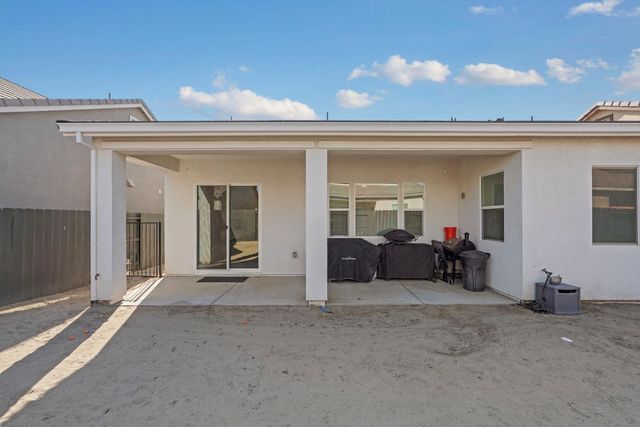 2446 Paramount Ln, Manteca, CA 95337