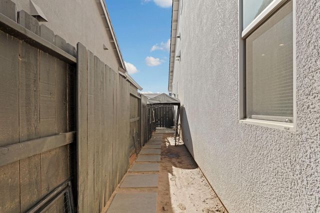 2446 Paramount Ln, Manteca, CA 95337