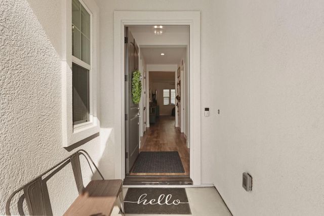 2446 Paramount Ln, Manteca, CA 95337