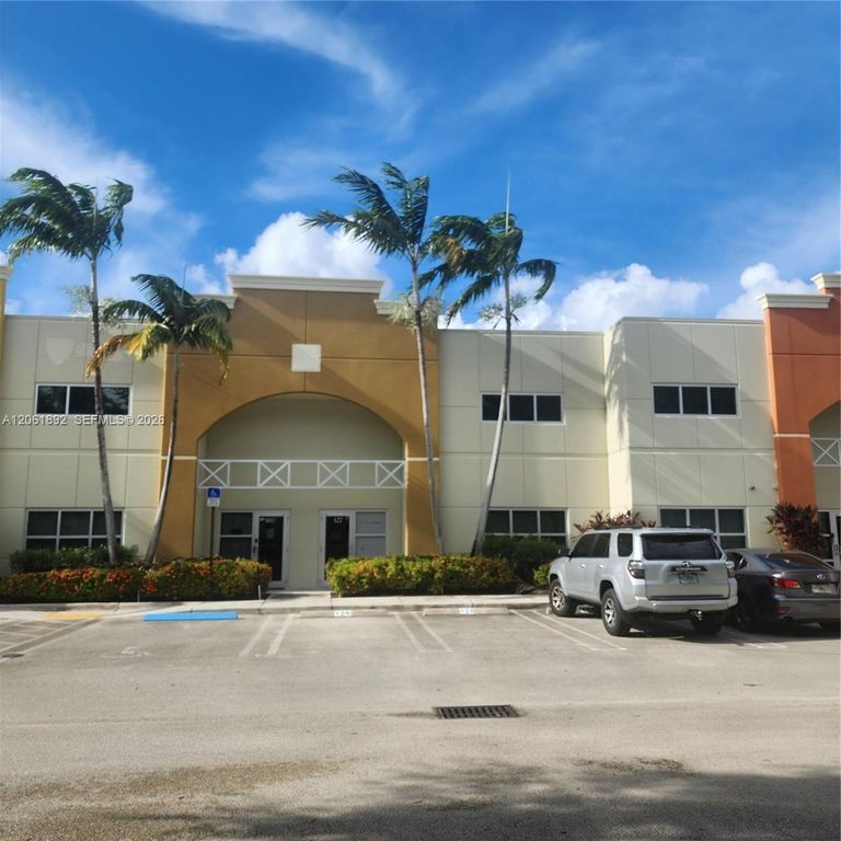 11231 NW 20th St 127, Sweetwater, FL 33172