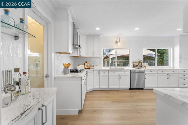 1306 Brookside Dr, Danville, CA 94526