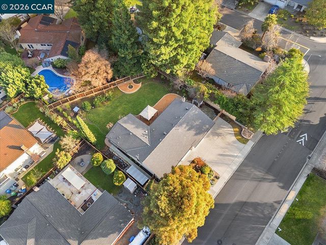 1306 Brookside Dr, Danville, CA 94526