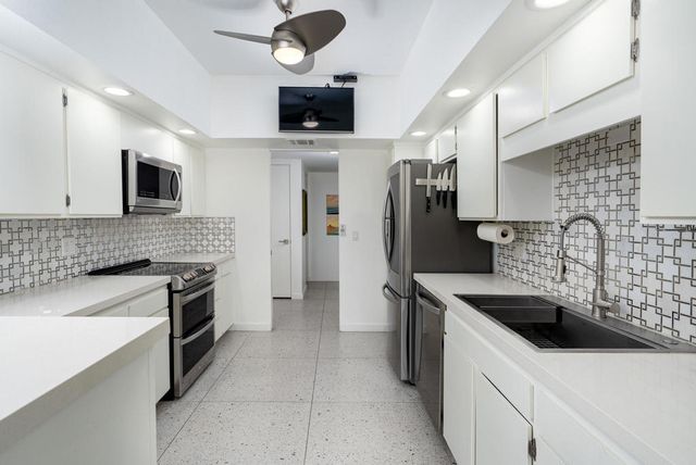 519 Desert Lakes Drive, Palm Springs, CA 92264