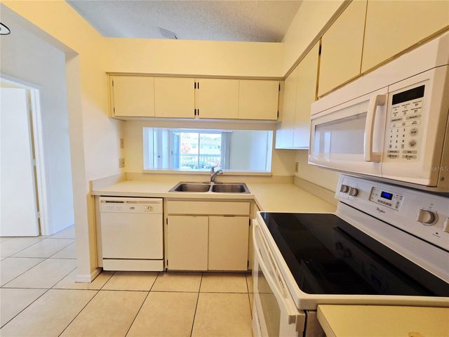 6802 STONES THROW CIRCLE N 14206, St Petersburg, FL 33710