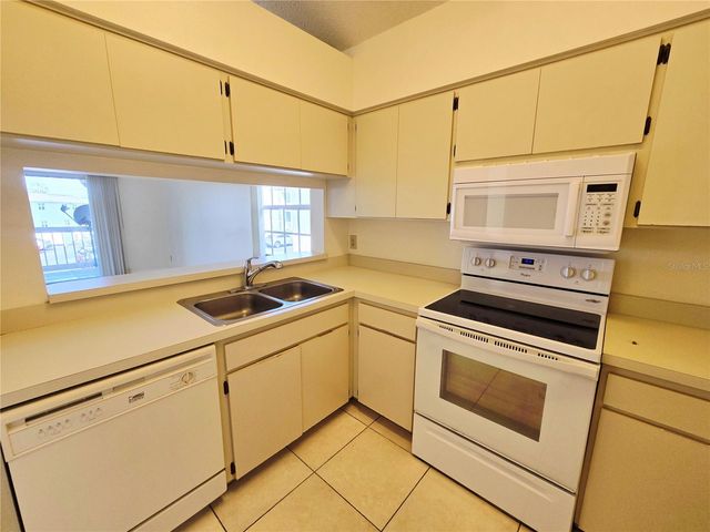 6802 STONES THROW CIRCLE N 14206, St Petersburg, FL 33710