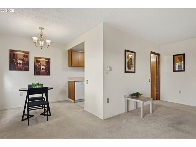 11490 Sw CROWN Dr 2, King City, OR 97224
