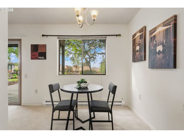 11490 Sw CROWN Dr 2, King City, OR 97224
