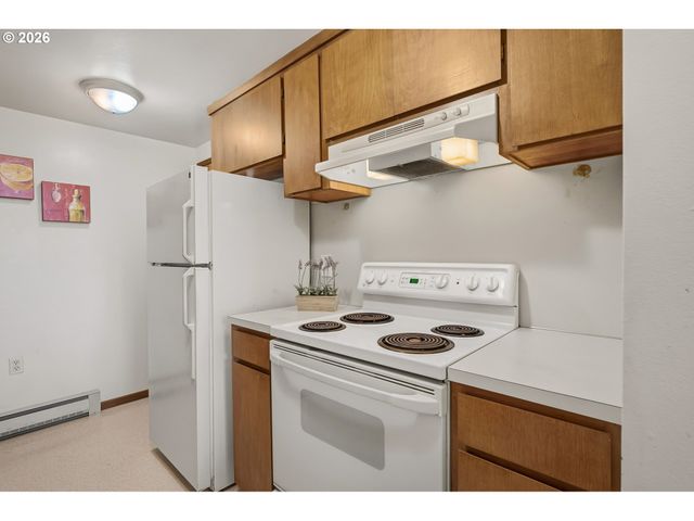 11490 Sw CROWN Dr 2, King City, OR 97224