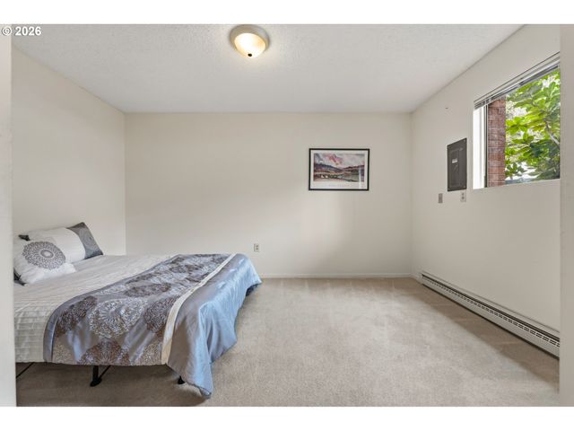 11490 Sw CROWN Dr 2, King City, OR 97224