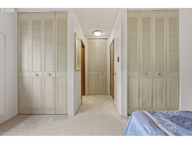 11490 Sw CROWN Dr 2, King City, OR 97224