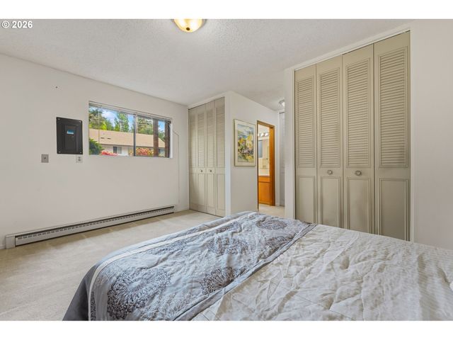 11490 Sw CROWN Dr 2, King City, OR 97224