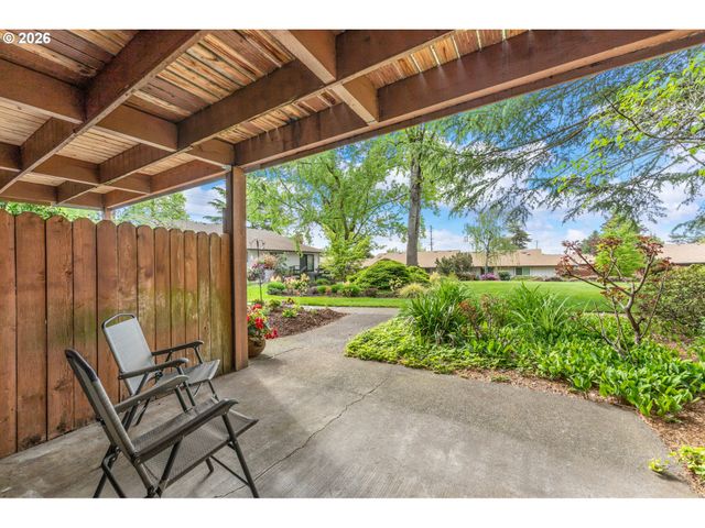 11490 Sw CROWN Dr 2, King City, OR 97224