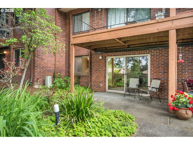11490 Sw CROWN Dr 2, King City, OR 97224