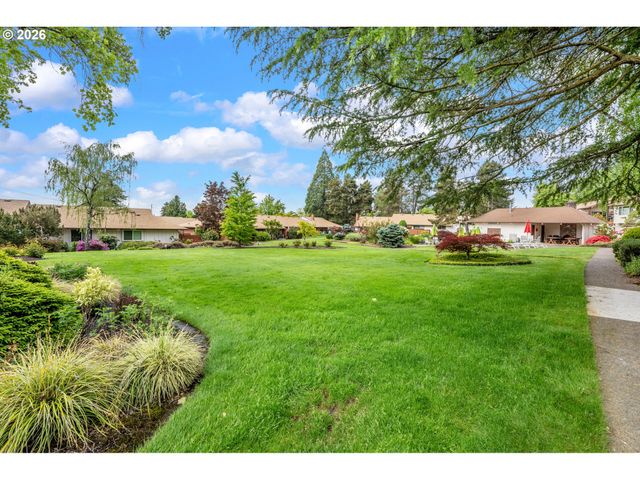 11490 Sw CROWN Dr 2, King City, OR 97224