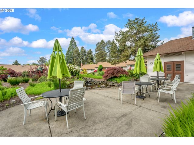 11490 Sw CROWN Dr 2, King City, OR 97224