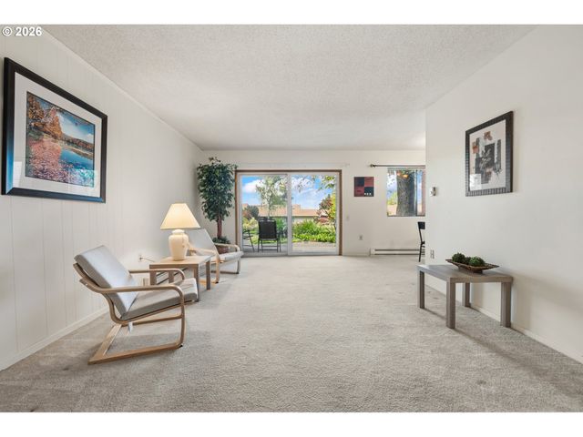 11490 Sw CROWN Dr 2, King City, OR 97224