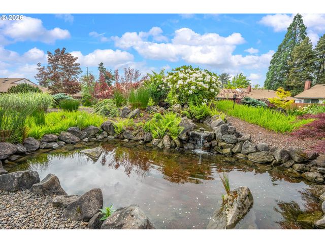 11490 Sw CROWN Dr 2, King City, OR 97224