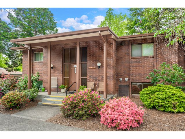 11490 Sw CROWN Dr 2, King City, OR 97224