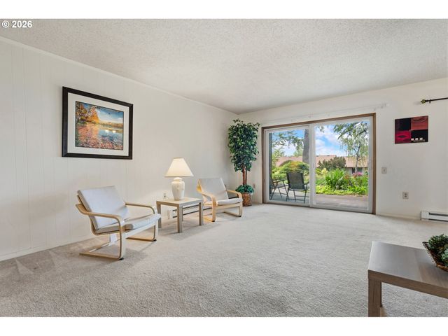 11490 Sw CROWN Dr 2, King City, OR 97224