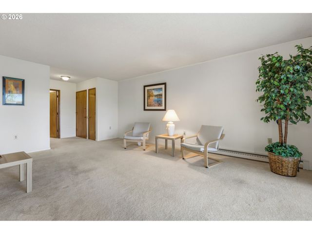 11490 Sw CROWN Dr 2, King City, OR 97224