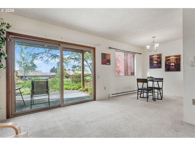 11490 Sw CROWN Dr 2, King City, OR 97224