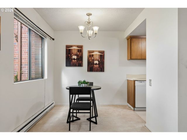 11490 Sw CROWN Dr 2, King City, OR 97224