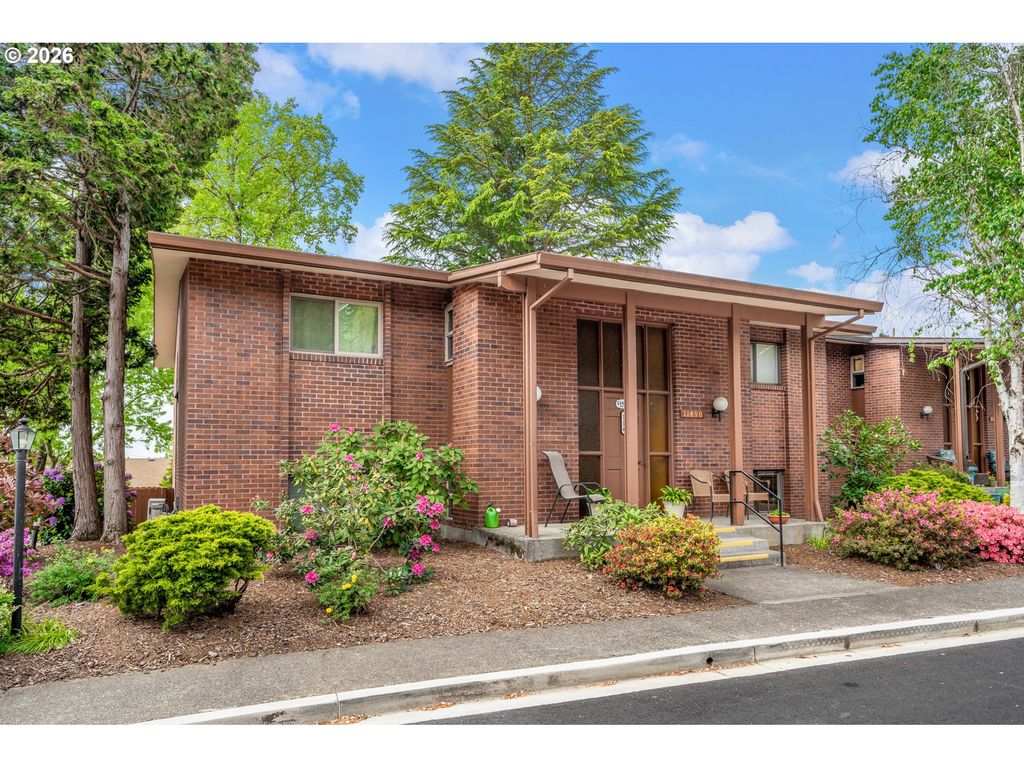 11490 Sw CROWN Dr 2, King City, OR 97224