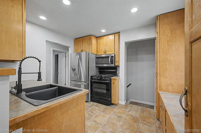 4205 Katherine Street, Dearborn Heights, MI 48125