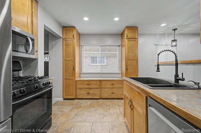 4205 Katherine Street, Dearborn Heights, MI 48125