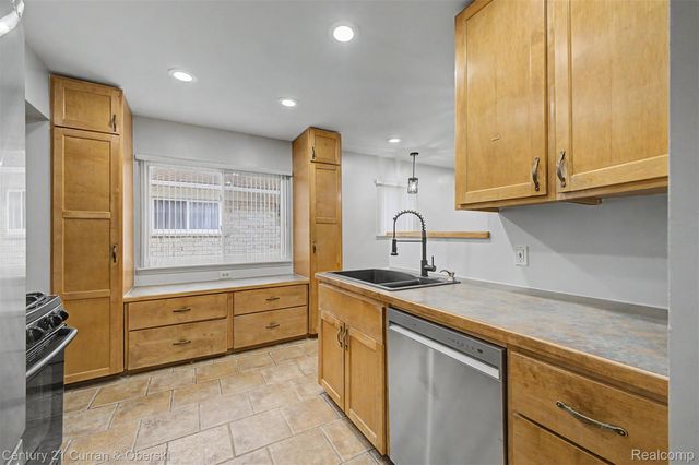 4205 Katherine Street, Dearborn Heights, MI 48125