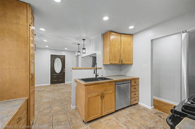 4205 Katherine Street, Dearborn Heights, MI 48125