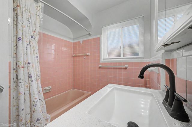 4205 Katherine Street, Dearborn Heights, MI 48125