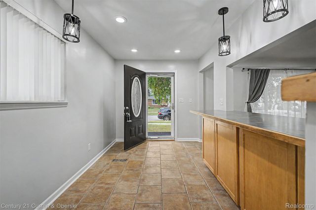 4205 Katherine Street, Dearborn Heights, MI 48125