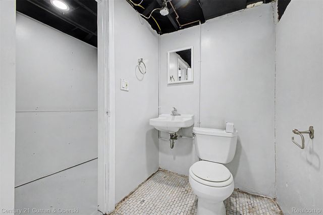 4205 Katherine Street, Dearborn Heights, MI 48125